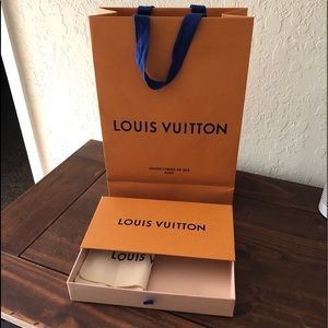 LV Louis Vuitton small bag/box set.